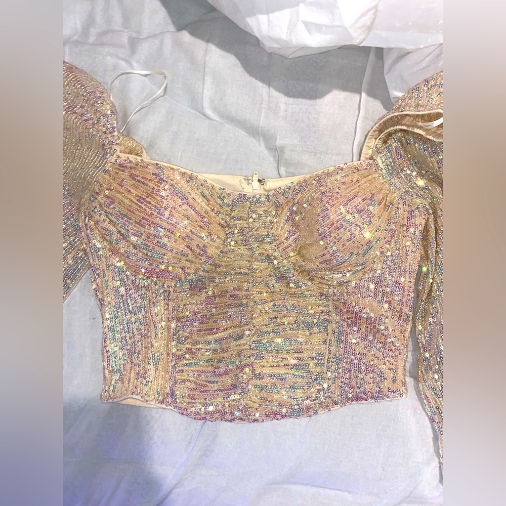 Shiny beautiful top